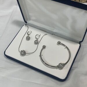 Elegant Silver Jewelry Set with Crystals